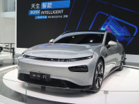 【上海车展对垒】小鹏P7 vs 蔚来ET7