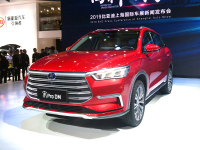 插混油耗低至1.4L!比亚迪全新SUV光设计就值20万