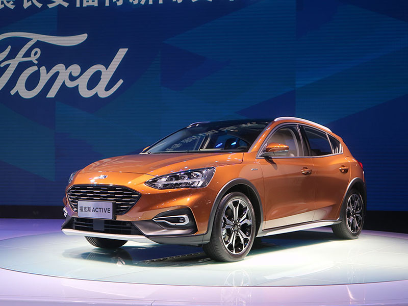 国内首发亮相，长安福特又一款“福克斯”加入