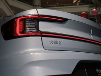 极简主义与高性能的碰撞，这款全新轿车帅得不像实力派