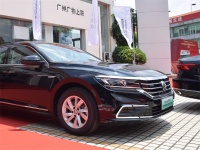 中型大空间商务轿车百公里综合油耗仅1.4L？帕萨特新能源到店实拍