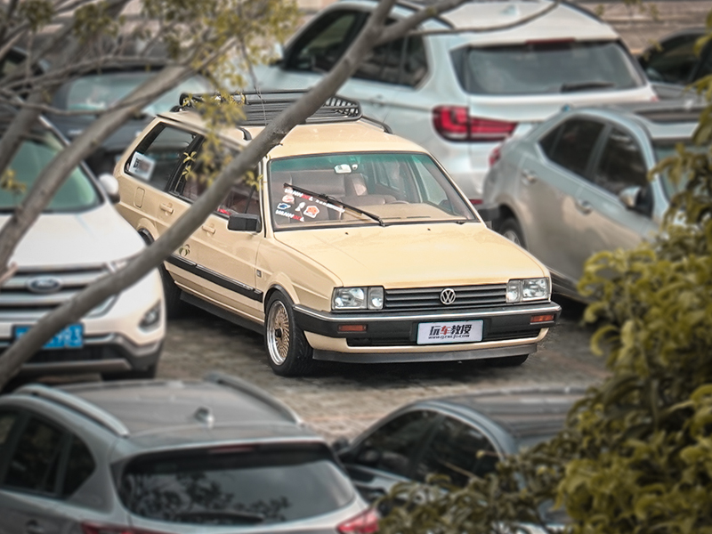 旅行车:“我们普遍都非常能装。”中国汽车市场:“装什么装,谁要你这么能装!”