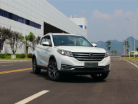 发力电动市场，走进小康工厂解密东风风光E3