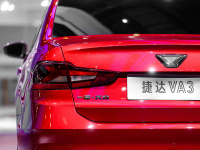 合资三厢轿车只要六、七万元,谁还愿意买国产车!