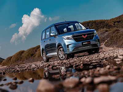 大宏光——五菱宏光PLUS全国上市 仅售6.58-7.98万元