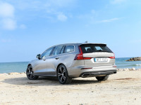 这台欧系前驱车，身段像后驱车一样优美