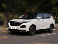 又一个爆款的节奏？试驾新宝骏RM-5五座跨界版