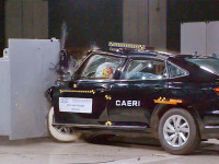 A柱又被撞弯了！偷工减料，真的被合资车玩坏了