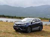 顶配不到10万,这台自带“黑科技”的SUV,好看还好开?