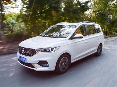 试驾宝骏360CVT版:8万级新车,空间大又平顺!