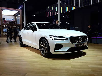 广州车展现场对比,沃尔沃S60和奥迪A4L谁更好?