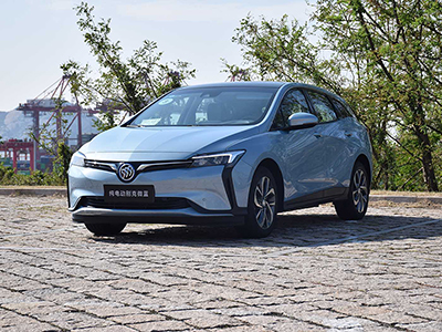 一台国产一台合资，这两车一对比，就知道该买谁了！