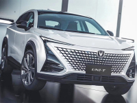 靠长相劝服年轻人的自主新车，既有面子又有里子！