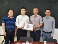 帮助他人也是成就自己 玩车教授深入山村扶贫