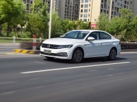 10万级德日家轿对决！卡罗拉和宝来除了价格相似，其他方面究竟有多大差别