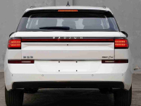 比亚迪全新SUV要来了，燃油+纯电轴距超2.7米！