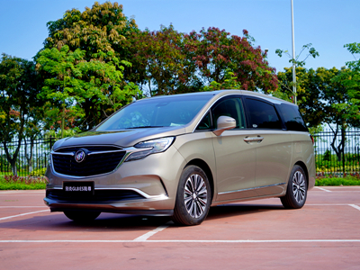 开始奢华起来的别克GL8，真的能做到家商皆宜吗？