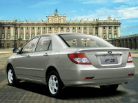 国产三厢家轿只要4万！为何卖了15年依旧受欢迎？