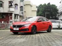 怪兽来袭，这两小伙子选什么车？