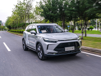 未来感十足 BEIJING X7 自主SUV新选择