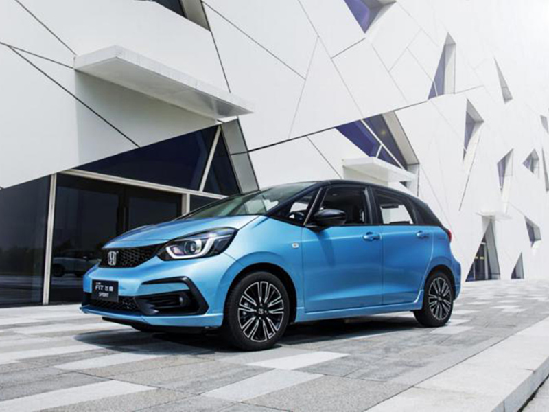 取消手动版 年轻人喜欢的“超跑”8.18万起！