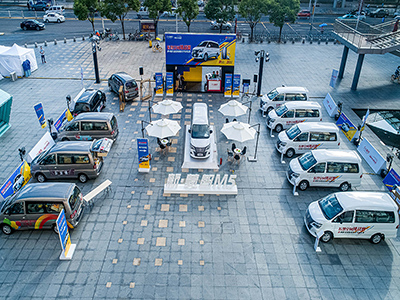  啧啧啧…又是“别人家”的后备箱集市