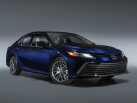 配置内饰提升明显 海外新款凯美瑞发布