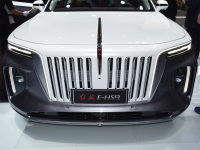 红旗E-HS9终于揭底 预售价55万起 前排全是屏幕