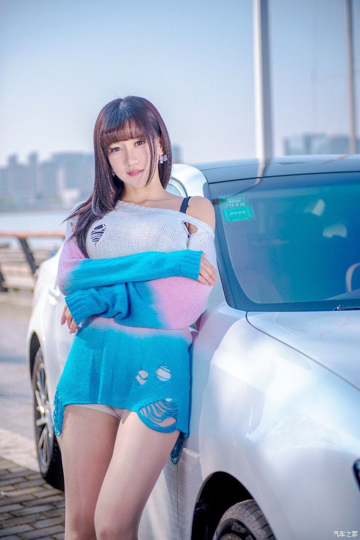 阳光多灿烂清新萌妹子的蓝色写真