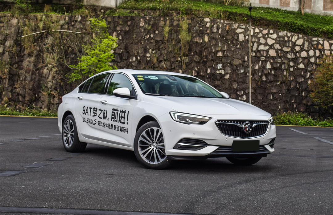 运动化的底盘调校,科技豪华的配置,让全新一代君威颜值内在全面提升