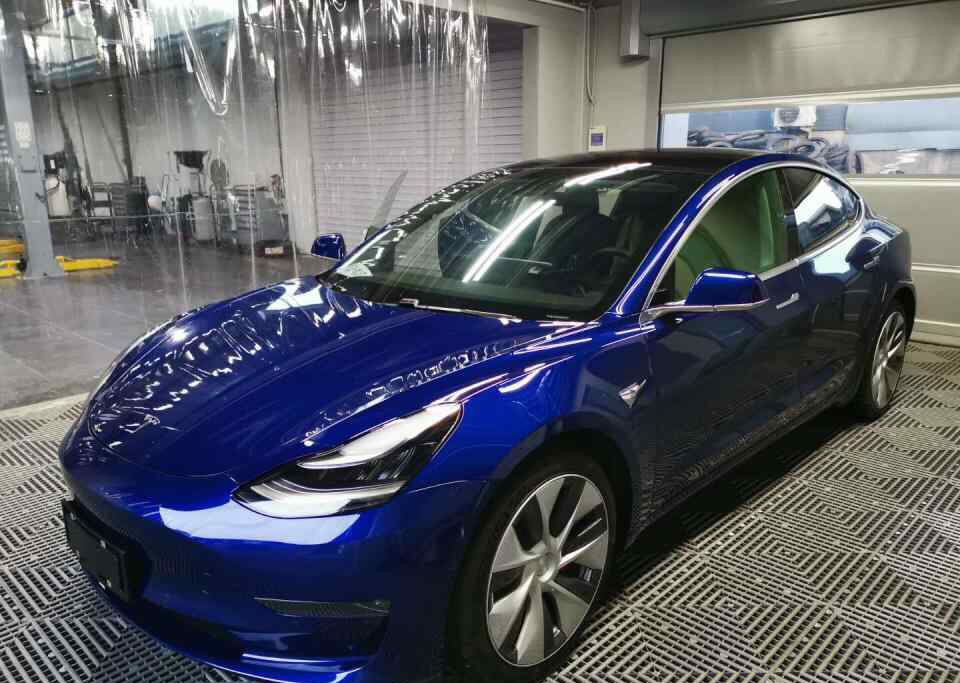 用車日記# model3性能版 br /> 我的車是藍色的model3性能版,選裝