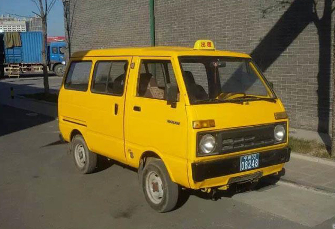 早在1984年,国内就迎来了第一辆三缸机-天津大发t110,这款基于hijet